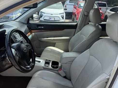 Used 2014 Subaru Outback 2.5i Limited w/ Moonroof Package AWD/4WD image 11