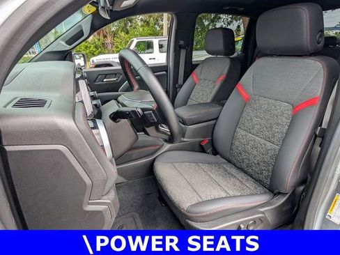 Used 2024 Chevrolet Colorado Z71 w/ Z71 Convenience Package 2 AWD/4WD image 4