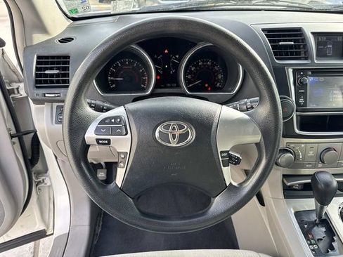 Used 2013 Toyota Highlander Plus image 21