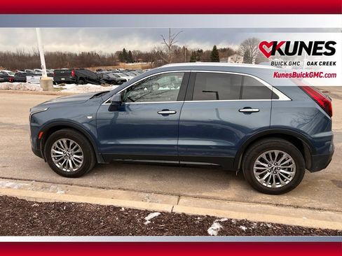 Used 2025 Cadillac XT4 Premium Luxury image 11