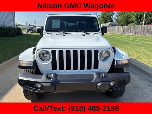 Used 2023 Jeep Gladiator Sport AWD/4WD image 2