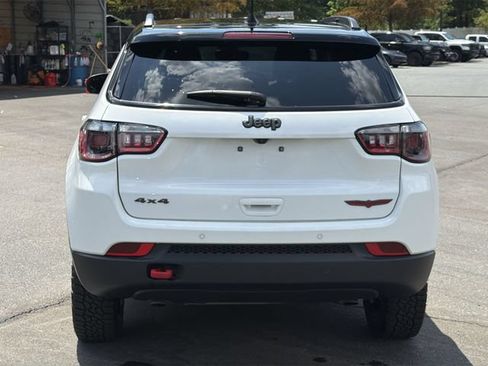 Used 2025 Jeep Compass Trailhawk AWD/4WD image 12