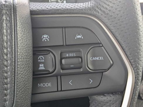 Used 2025 Toyota Tacoma TRD Off-Road AWD/4WD image 32