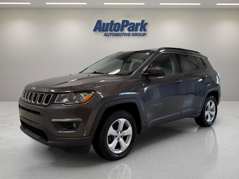 Used 2018 Jeep Compass Latitude w/ Safe & Security Group AWD/4WD image 3