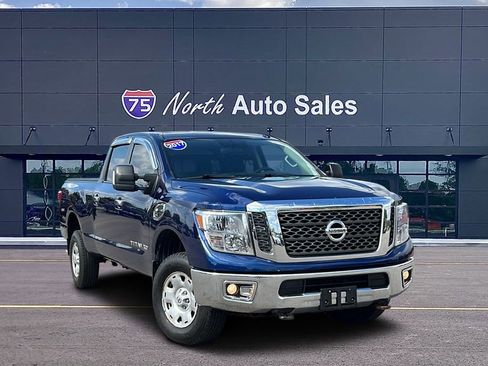 Used 2017 Nissan Titan SV image 1