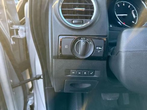 Used 2015 Chevrolet Captiva Sport LT w/ Convenience Package image 16