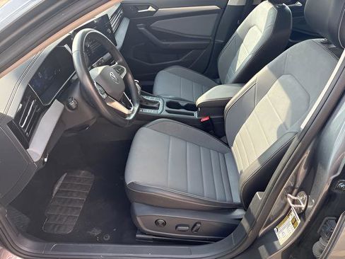 Used 2025 Volkswagen Jetta SE image 17