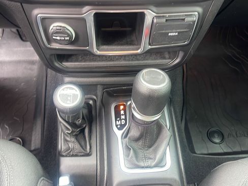 Used 2021 Jeep Wrangler Sport AWD/4WD image 27