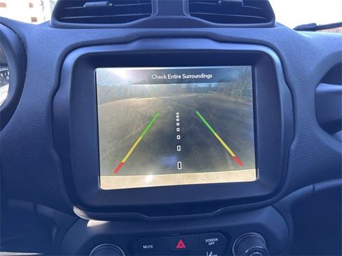 Used 2023 Jeep Renegade Latitude image 11