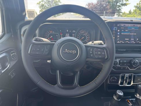 Used 2024 Jeep Wrangler Unlimited Sport AWD/4WD image 12