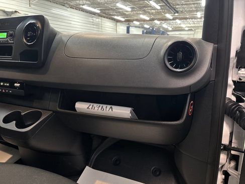 Used 2019 Mercedes-Benz Sprinter 4x4 144 image 26