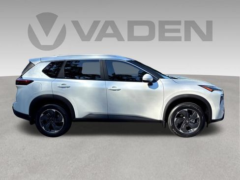 Used 2026 Nissan Rogue SV w/ SV Premium Package FWD image 32