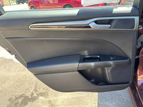 Used 2015 Ford Fusion SE w/ Equipment Group 202A FWD image 12