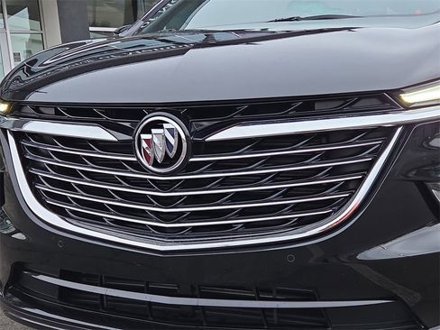 Used 2024 Buick Enclave Essence image 11