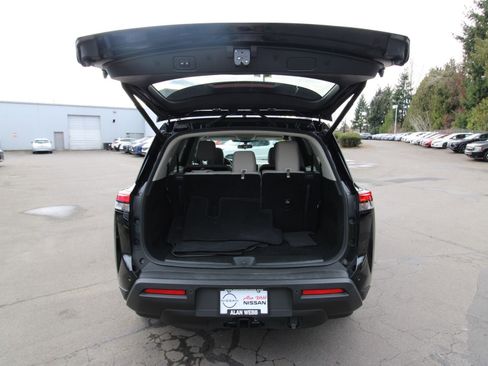 Used 2024 Nissan Pathfinder SV w/ SV Premium Package image 32