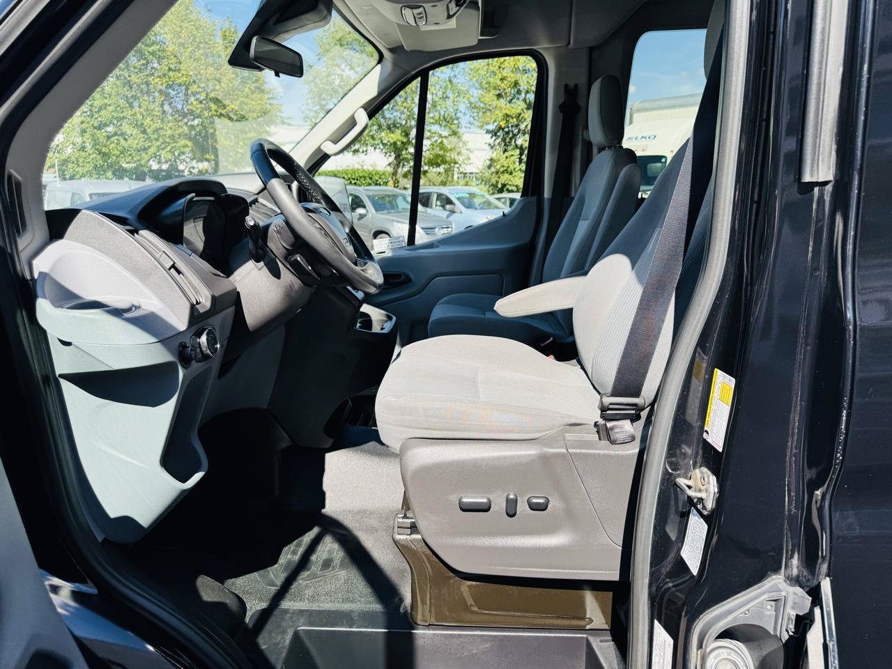 Used 2016 Ford Transit 350 XLT RWD image 14