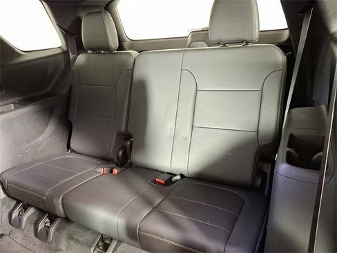 Used 2022 Chevrolet Traverse LT image 11