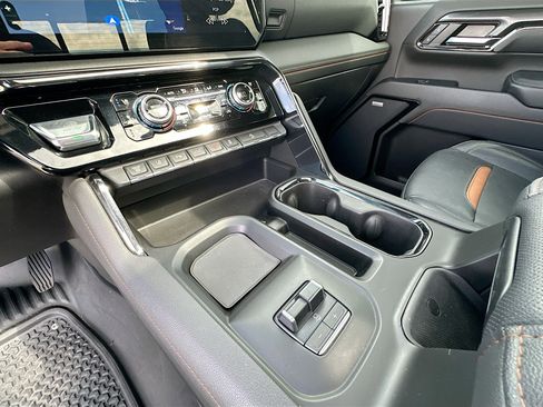 Used 2024 GMC Sierra 2500 AT4 w/ AT4 Premium Plus Package image 34