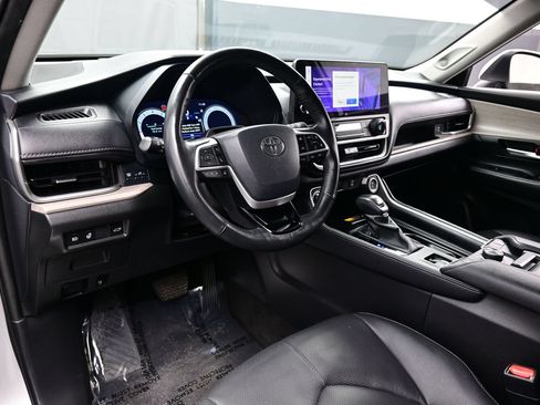Used 2024 Toyota Grand Highlander AWD image 14