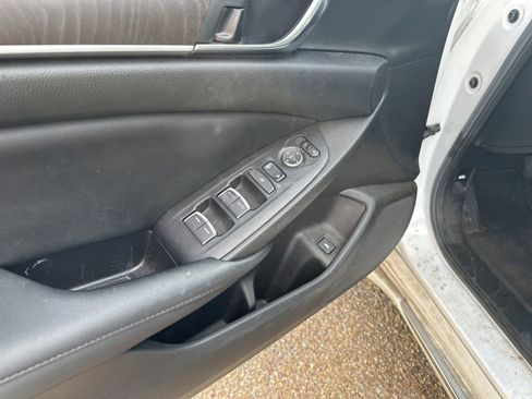 Used 2021 Honda Accord EX image 11