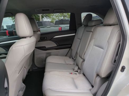 Used 2018 Toyota Highlander Plus image 14