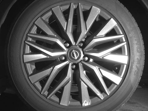 Used 2025 Nissan Altima 2.5 SV FWD image 14