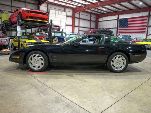 Used 1994 Chevrolet Corvette Coupe RWD image 4