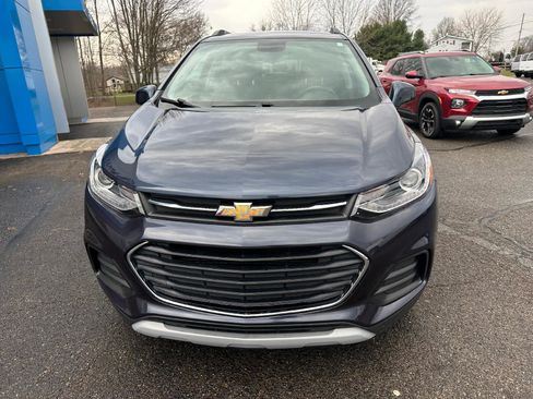 Used 2018 Chevrolet Trax LT w/ LT Convenience Package image 2
