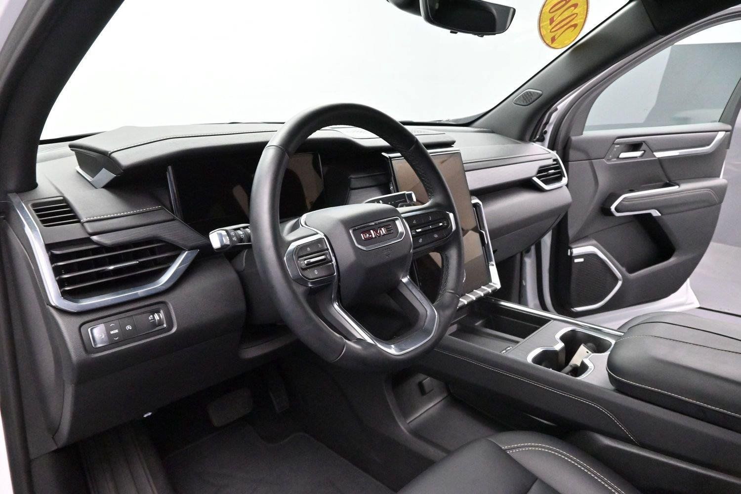 Used 2026 GMC Acadia Elevation w/ Elevation Premium Package FWD image 18
