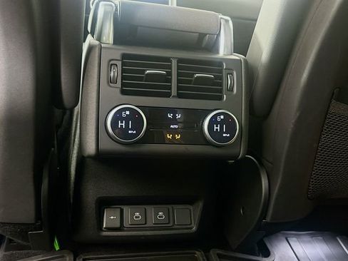 Used 2024 Land Rover Discovery Dynamic SE image 27