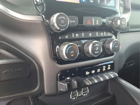 Used 2020 RAM 2500 Laramie w/ Night Edition AWD/4WD image 12