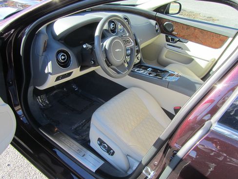 Used 2018 Jaguar XJ L Portfolio image 17