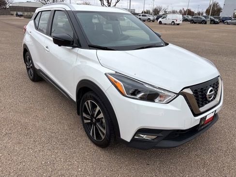 Used 2019 Nissan Kicks SR w/ SR Premium Package image 9