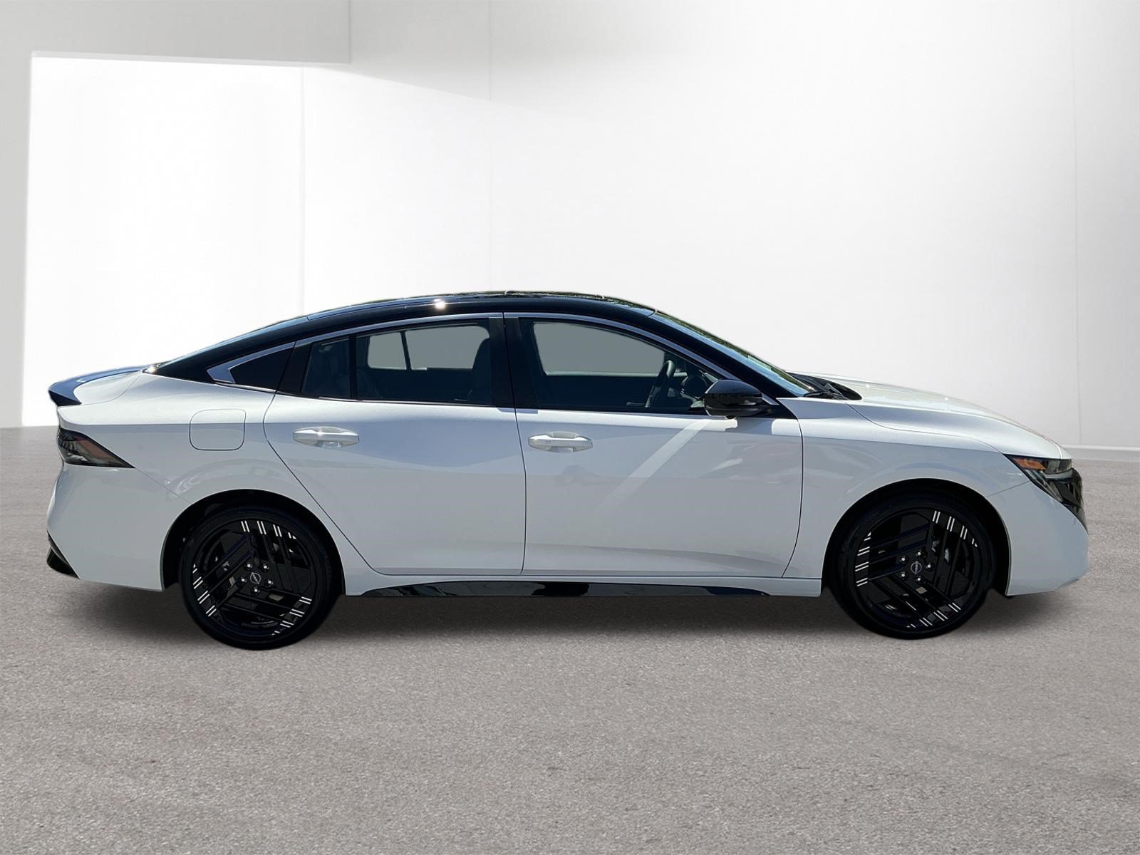 Used 2026 Nissan Sentra SR w/ SR Premium Package FWD image 2