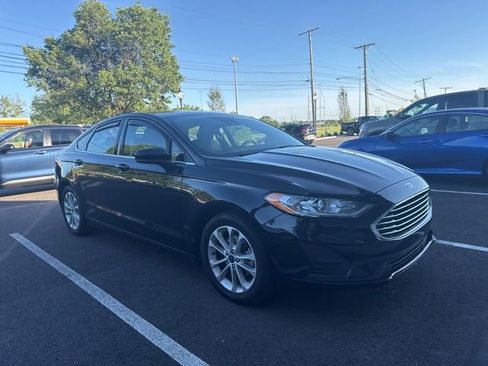 Used 2020 Ford Fusion SE FWD image 4