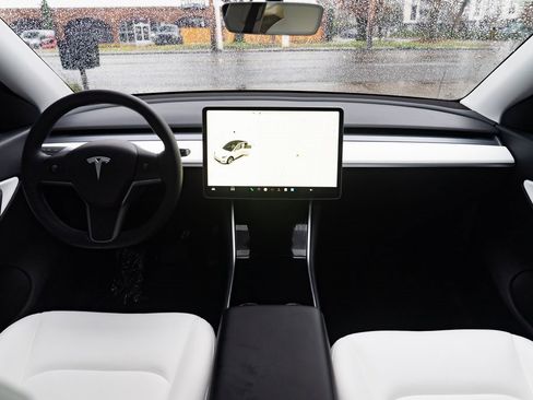 Used 2020 Tesla Model Y Long Range image 8