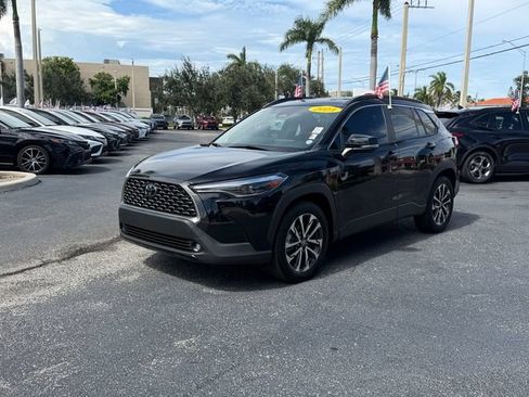 Certified 2023 Toyota Corolla Cross XLE w/ Convenience Package FWD image 3