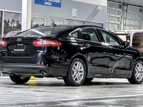 Used 2016 Ford Fusion SE image 8