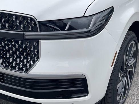 New 2026 Lincoln Navigator L Reserve AWD/4WD image 9