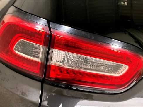 Used 2017 Jeep Cherokee Latitude w/ Safetytec Group image 22