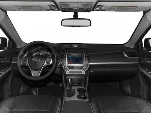 Used 2014 Toyota Camry SE image 4