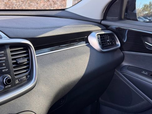 Used 2020 Kia Sorento LX image 34