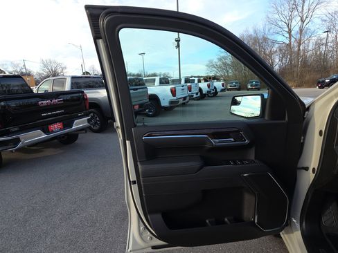New 2026 GMC Sierra 1500 SLE w/ X31 Off-Road Package image 13