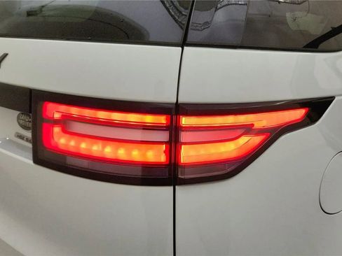 Used 2020 Land Rover Discovery HSE image 15