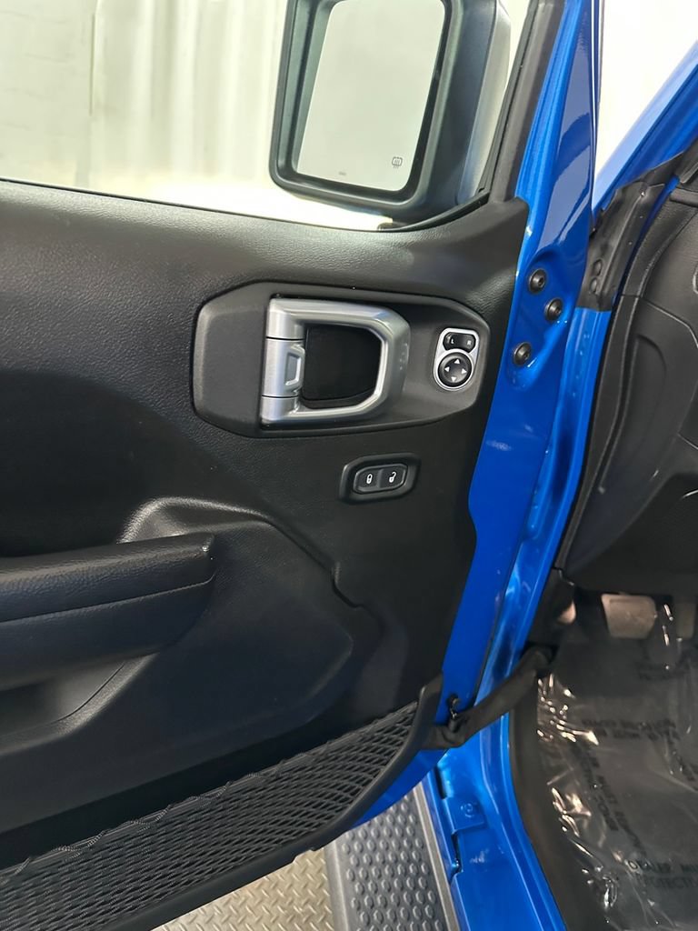 Used 2024 Jeep Wrangler Unlimited w/ Convenience Group AWD/4WD image 10