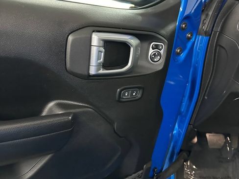 Used 2024 Jeep Wrangler Unlimited w/ Convenience Group AWD/4WD image 10