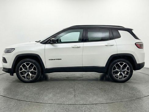 Used 2025 Jeep Compass Limited AWD/4WD image 5