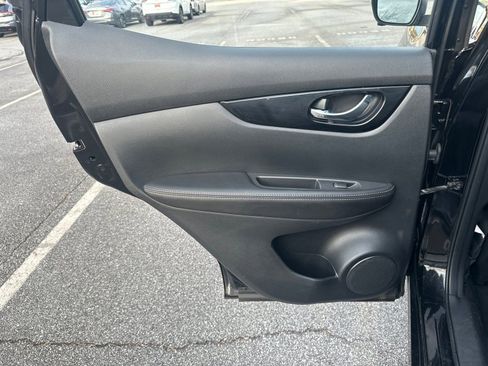 Used 2021 Nissan Rogue Sport SV w/ Technology Package image 21