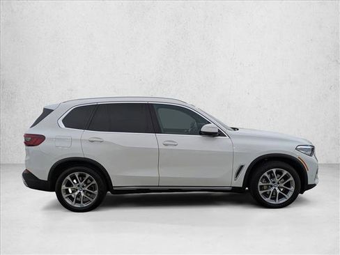 Used 2023 BMW X5 xDrive40i w/ Premium Package image 4