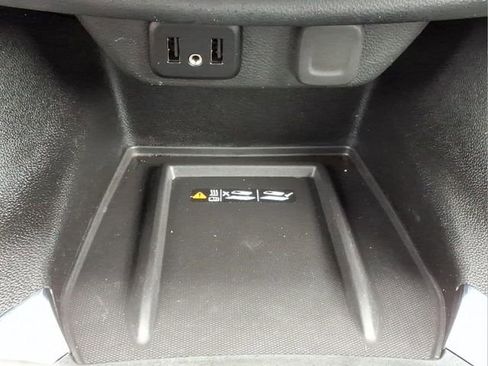 Used 2023 Chevrolet Traverse LT FWD image 19